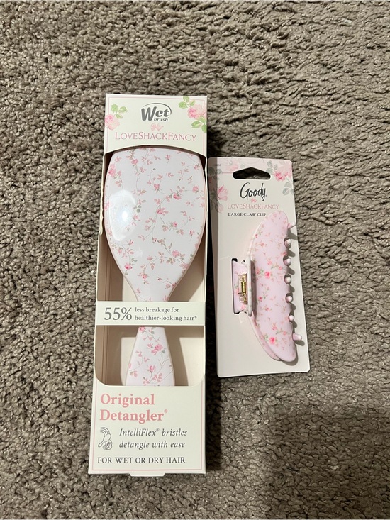 LoveShackFancy Accessories - Wet Brush Original Detangler & Goody Claw Clip - Pink Floral. Love Shack Fancy